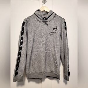 Size Medium Women's Puma kangaroo sweatshirt